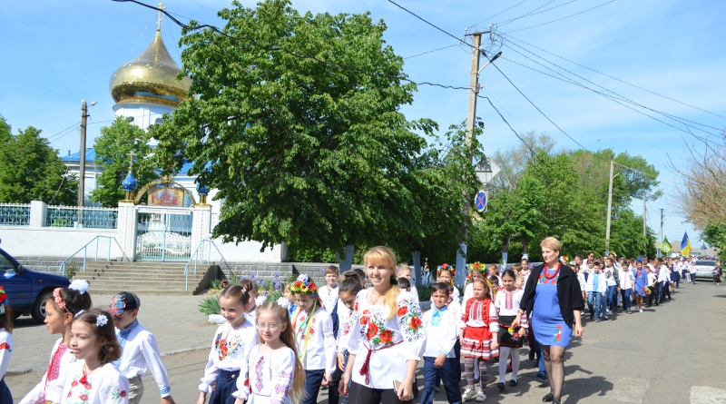 В Татарбунарах сегодня состоялось вышиванковое шествие