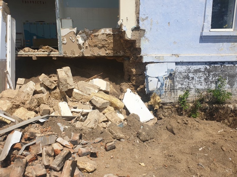 В селе Арцизского района после начала капремонта обрушилась часть здания детского садика
