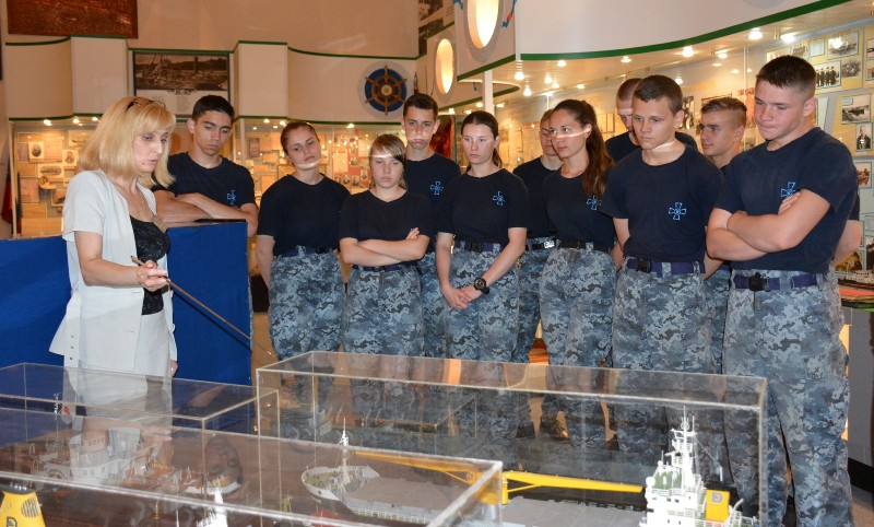 В Измаиле музей УДП посетили учащиеся Военно-морского лицея