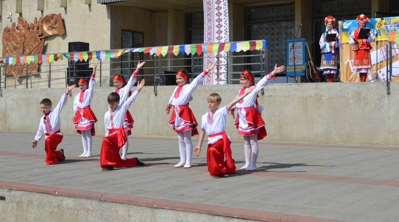 В Татарбунарах сегодня прошло вышиванковое шествие