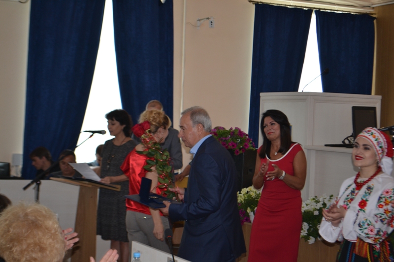 На торжественной части сессии аккерманского горсовета вручили премии и грамоты городского головы