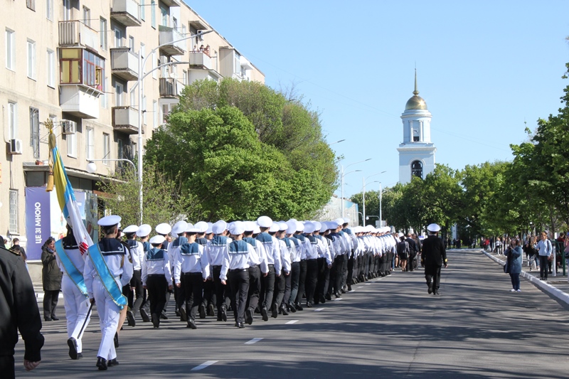 Парад Победы в Измаиле: массовое шествие с оркестром, возложения цветов к монументам и красочный запуск шаров и голубей
