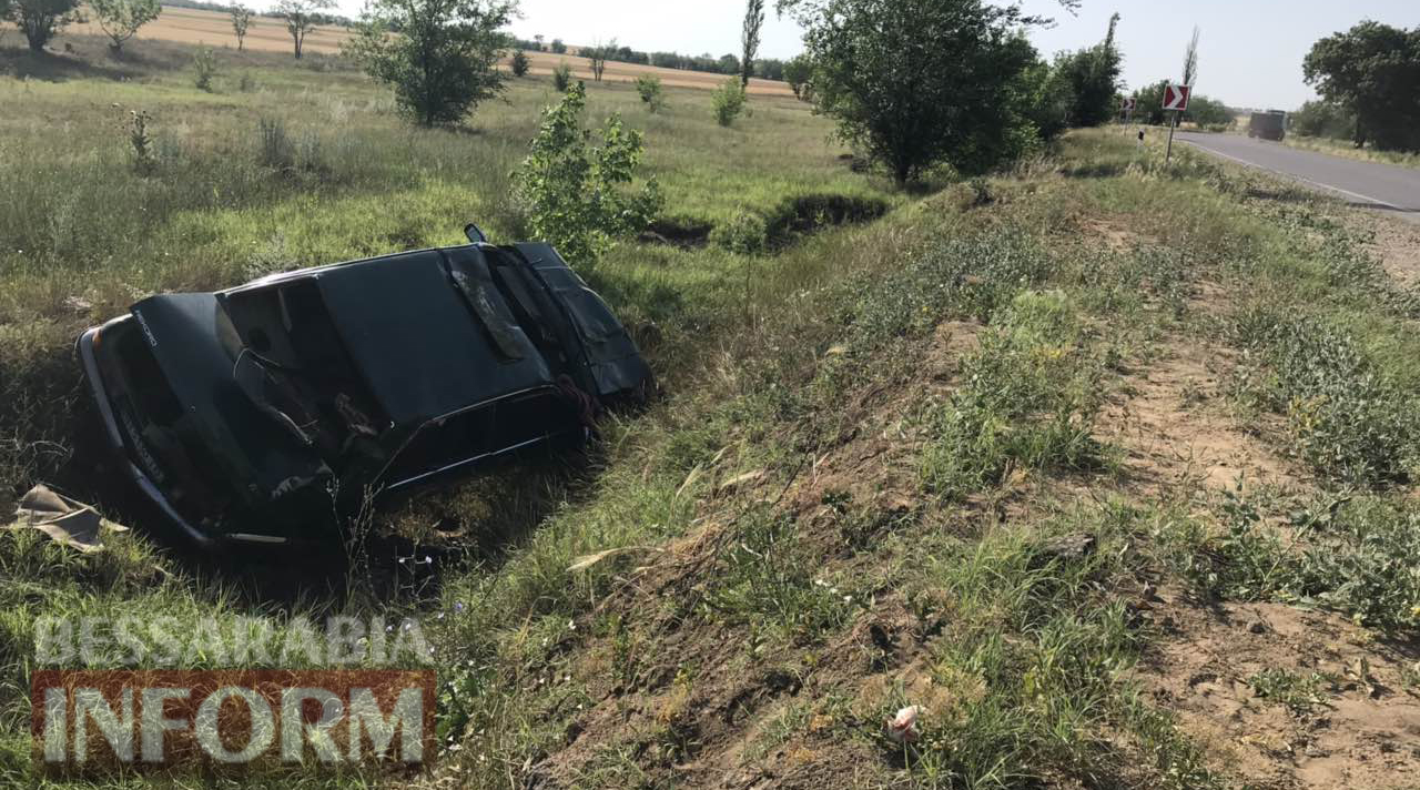 На трассе Одесса-Рени слетел в кювет и несколько раз перевернулся автомобиль
