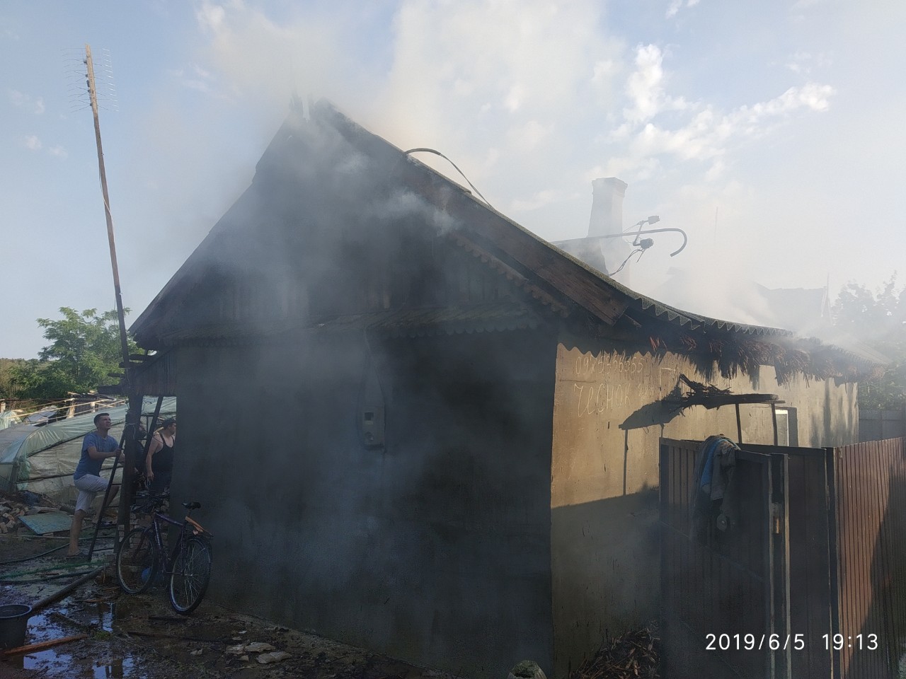 В селе Кислицы в результате пожара пенсионер оказался без крыши над головой