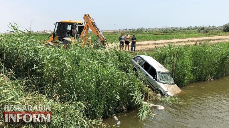 Килийская ОТГ: возле Лесков водитель слетел с дороги в оросительный канал и убежал с места ДТП