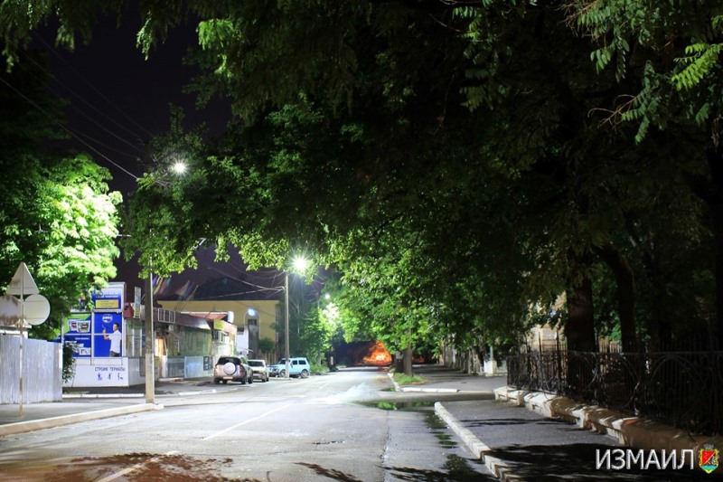 Модернизация уличного освещения в Измаиле: с начала года установлено 260 опор, смонтировано почти тысячу светильников