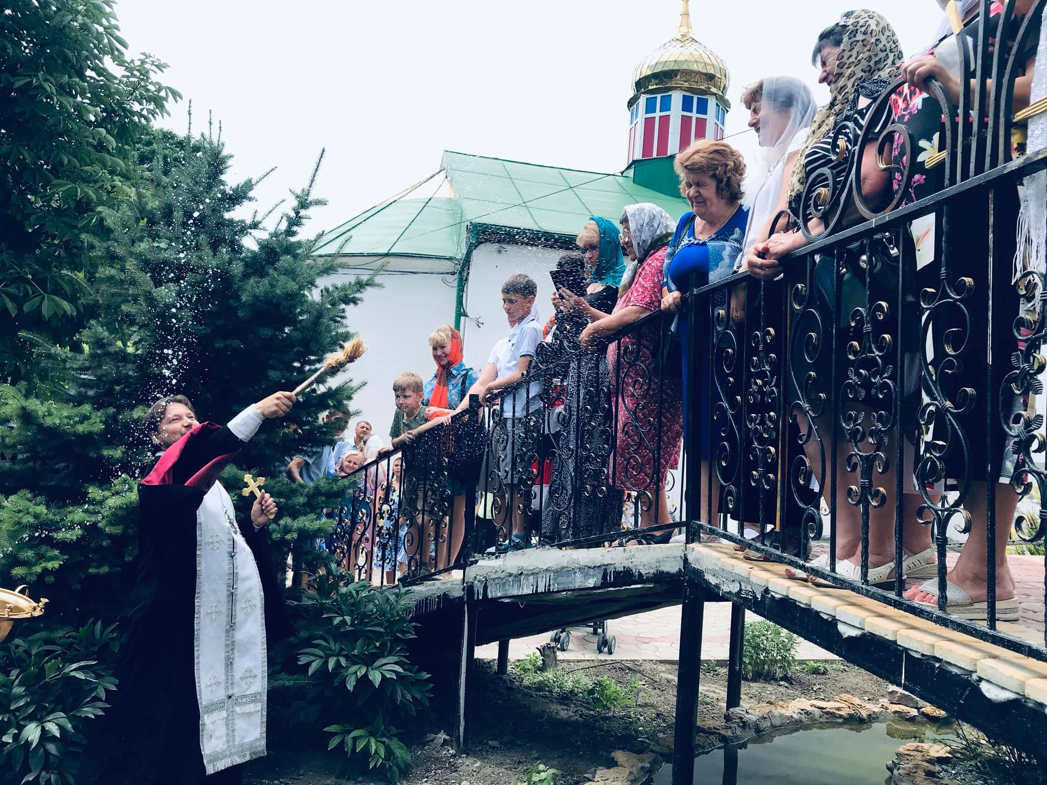 В Кили открыли трехметровый памятник пасхальному яйцу (фотофакт)