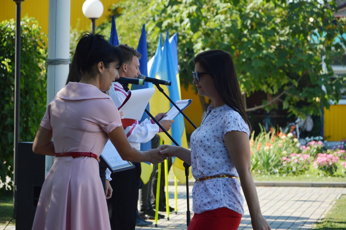В Килии ко Дню Конституции Украины провели акцию "Объединяемся"