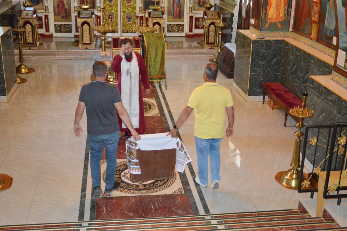 В уникальный полуподземный Свято-Николаевский храм Килии передали икону, спасенную от вандалов более 50 лет назад