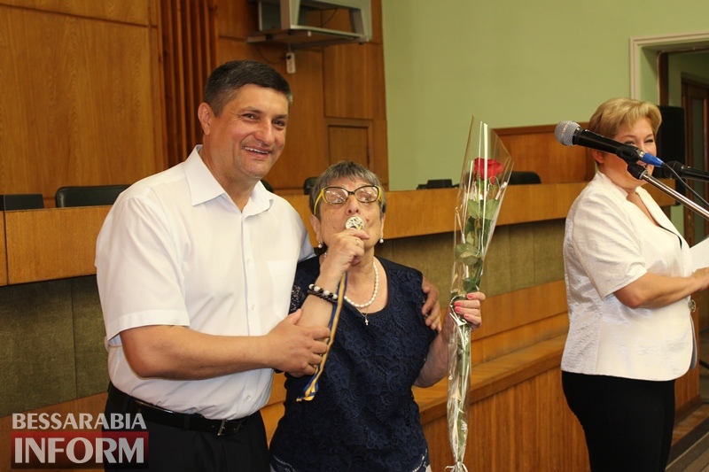 Сегодня в Измаиле награждали выпускников-медалистов: среди них и дочь мэра.