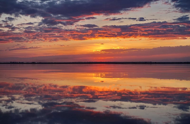 Невероятная красота Бессарабии: удивительный закат на озере Кугурлуй