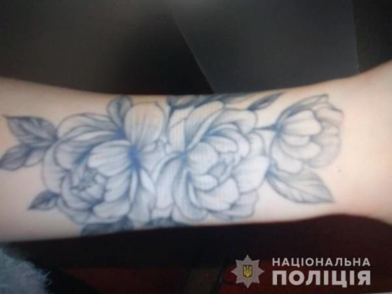В Одесской области потерялась юная жительница Белоруссии с рисунком синих пионов на руке