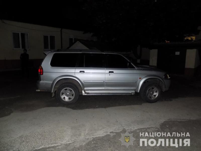 Избили, еще и машину забрали: в Белгород-Днестровском районе двое мужчин "умирили" агрессивного водителя, который стрелял в них из травмата