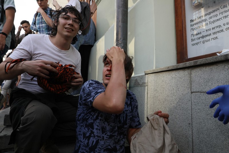 Избиения и задержания: что происходит в Москве и грядет ли в России майдан