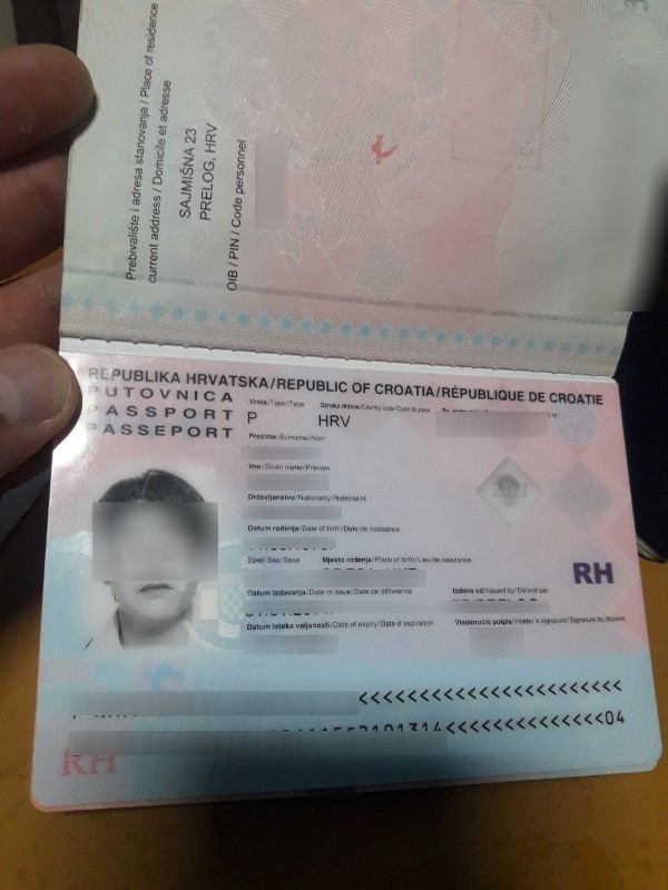 В пункте пропуска "Рены" женщина с двойным гражданством предлагала взятку, чтобы ее пропустили через границу