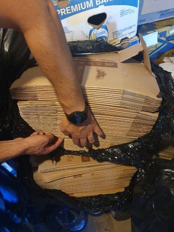 В Аккермане правоохранители обнаружили в гараже более тысячи литров контрафактного алкоголя, который выдавали за элитный