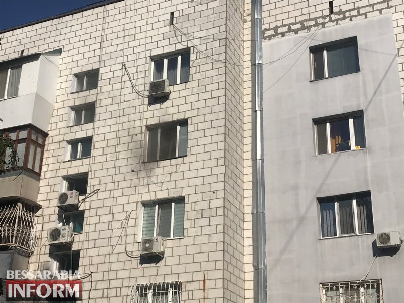 Масштабный пожар в спальном районе Измаила - огонь охватил сразу несколько квартир (ОБНОВЛЕНО)