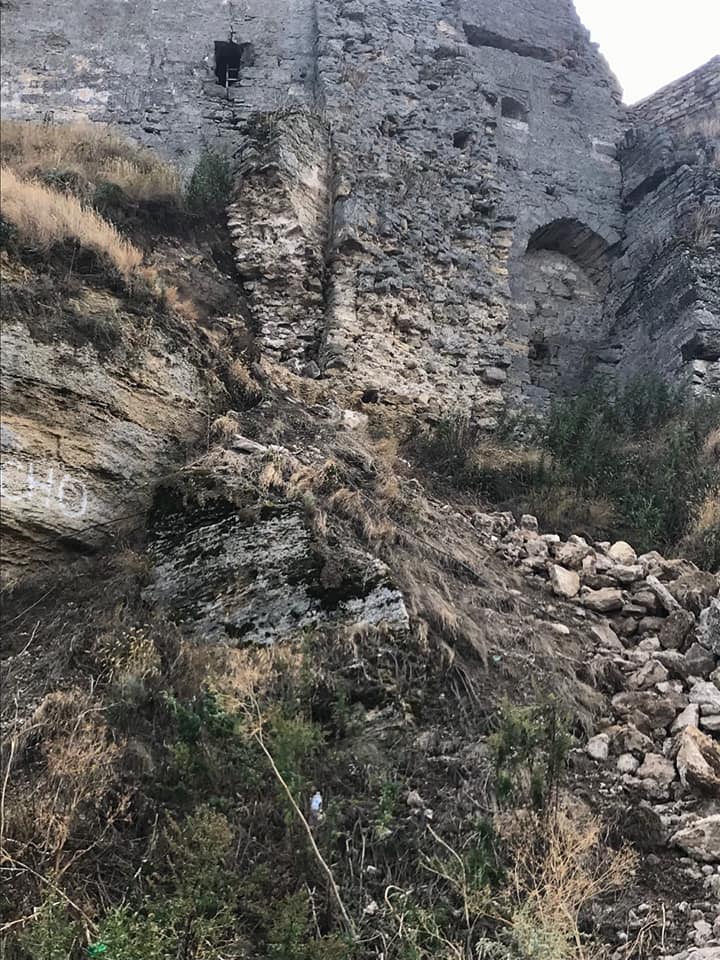 Последствия мощного ливня: Аккерманская крепость пошла трещинами (фотофакт)