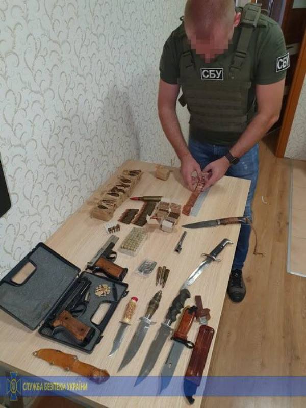 В Одесской области разоблачили бывшего военнослужащего, который незаконно продавал ворованное оружие из зоны ООС
