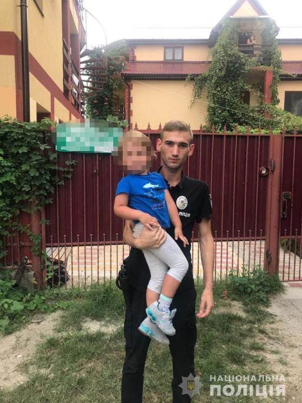 В Затоке посреди улицы полиция обнаружила 3-летнего ребенка, который разговаривал только на иностранном языке