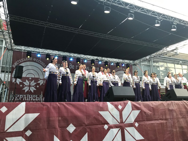 На сцене фестиваля искусств «Украинская Бессарабия» в Рени триумфально выступил легендарный хор имени Григория Веревки