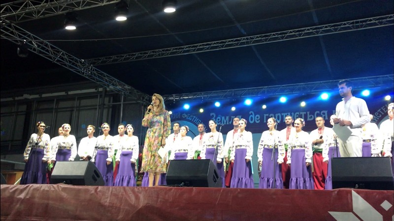 На сцене фестиваля искусств "Украинская Бессарабия" у Рены триумфально выступил легендарный хор имени Григория Веревки
