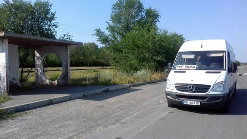 Возле села Каменка Измаильского района четверо неизвестных в масках напали на маршрутный автобус "Рени-Одесса"