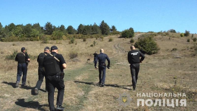 В Одесской области мужчина метнул нож в спину своего 12-летнего племянника и пытался сбежать.