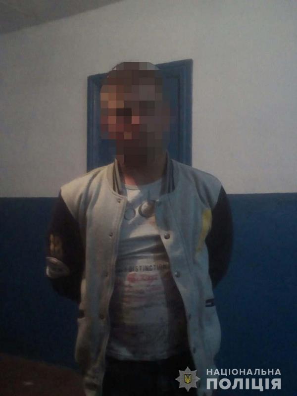 Возле курортного села Приморское полиция задержала 17-летнего парня, который был пьян и имел при себе холодное оружие