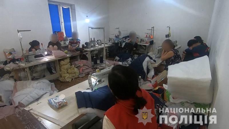 В Одесской области "накрыли" подпольный цех, где азиаты изготавливали поддельные копии брендовой одежды