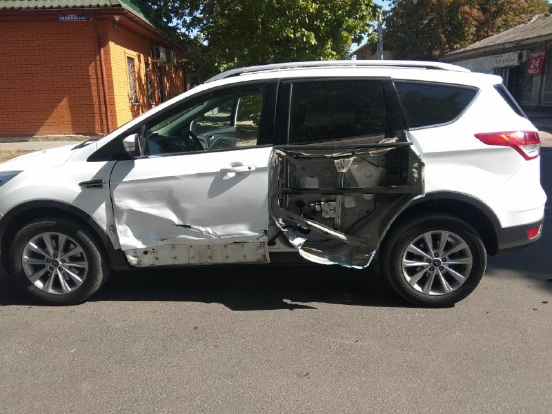 В Измаиле Ford Kuga оторвал дверь Subaru Outback