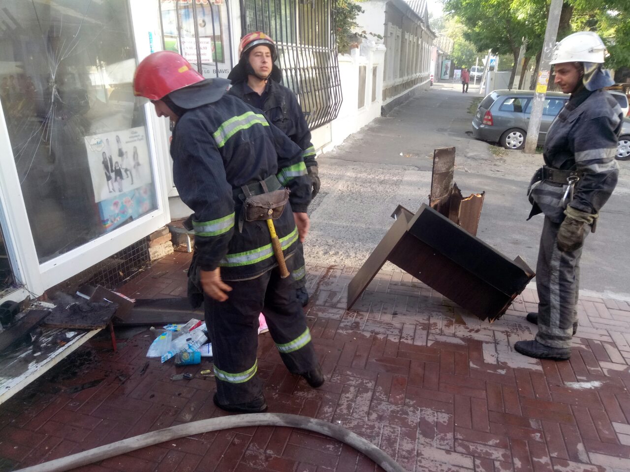 В Измаиле утром возле Центрального рынка горел магазин детской обуви