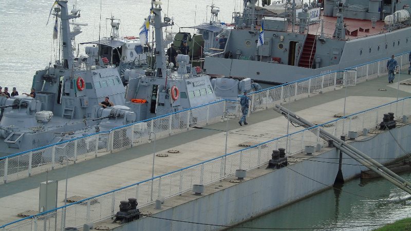 В порт Измаил прибыла совместная тактическая группа военных катеров.