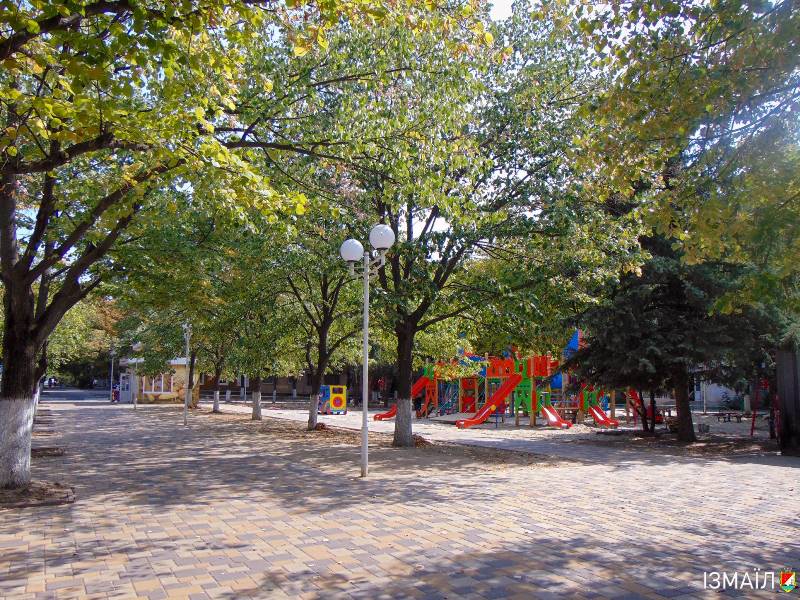 Досуг для детей: в Измаиле устанавливают игровые площадки для маленьких жителей.