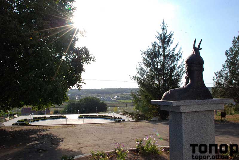 В одном из сел Болградского района установили памятник герою Албании.