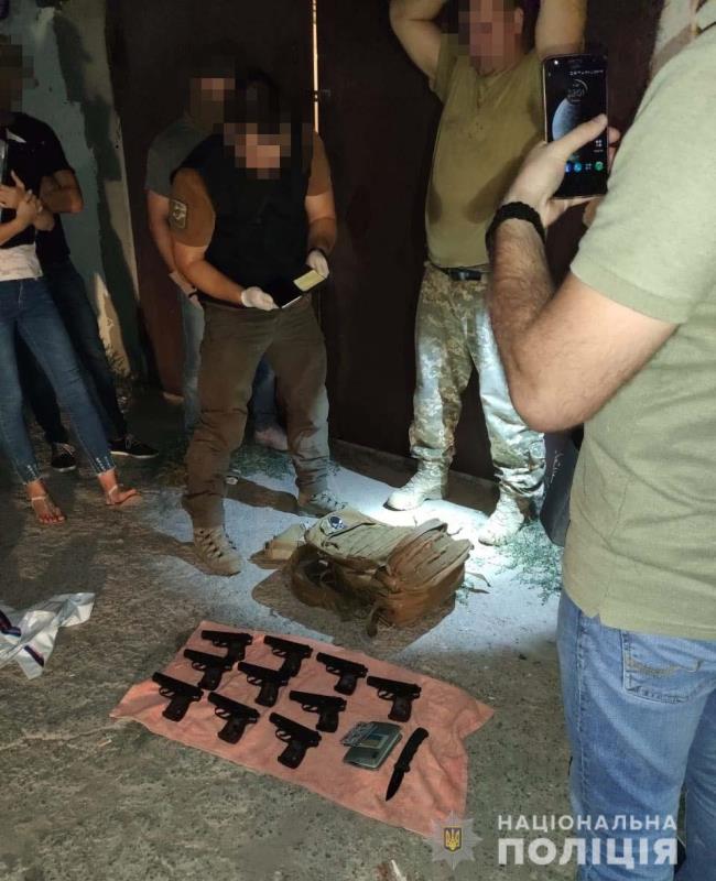 В Одессе задержали военнослужащего, который занимался обменом наркотиков на нелегальное оружие