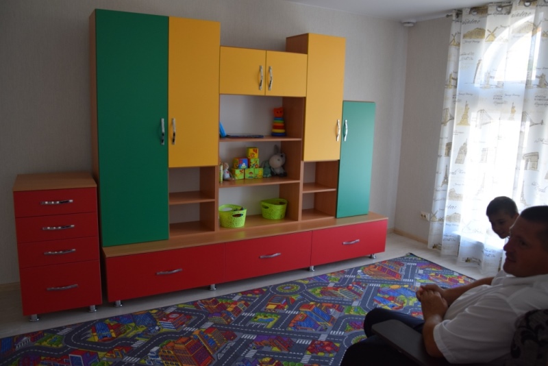 В Саратском районе две семьи получили жилье европейского уровня