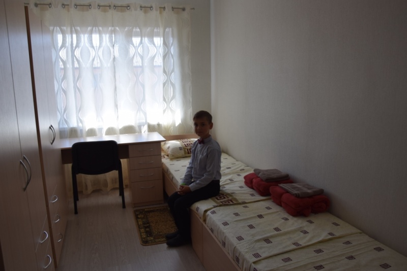 В Саратском районе две семьи многодетных усыновителей получили жилье европейского уровня