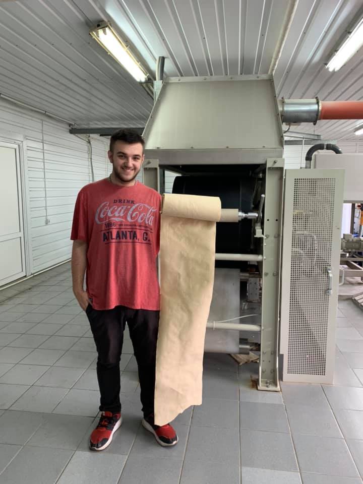 Украинский студент готовит к запуску первую в мире линию по переработке опавших листьев на бумагу