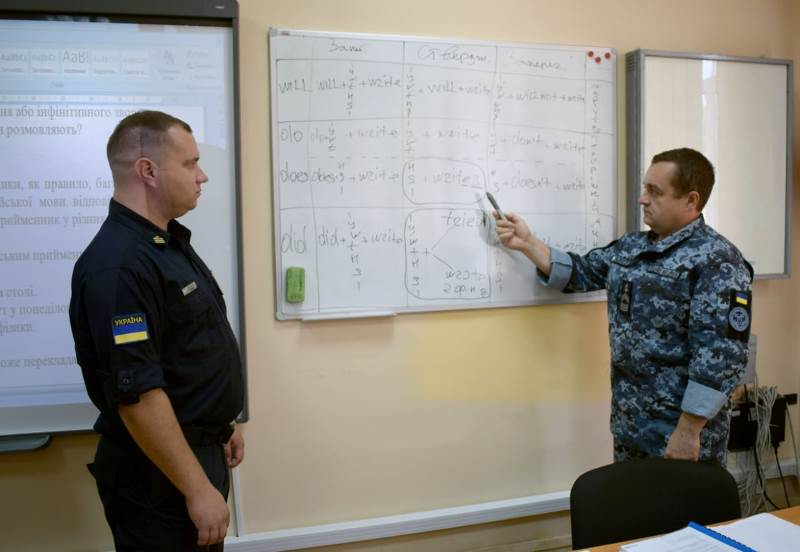 В Измаильском Учебном центре Морской охраны моряки-пограничники совершенствуют свой английский