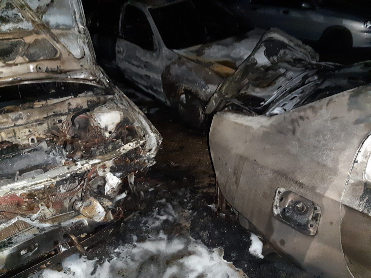 Ночью в Измаиле во время пожара на СТО сгорело три автомобиля