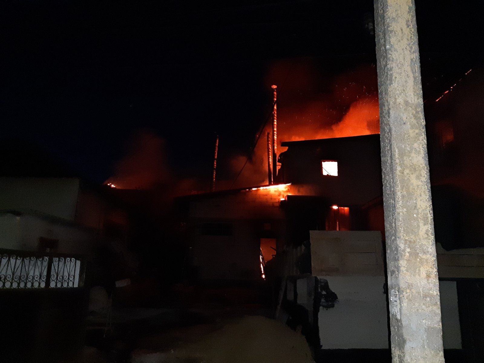 Измаильский район: в поселке Суворово спасатели 3,5 часа боролись с масштабным пожаром на хлебопекарне