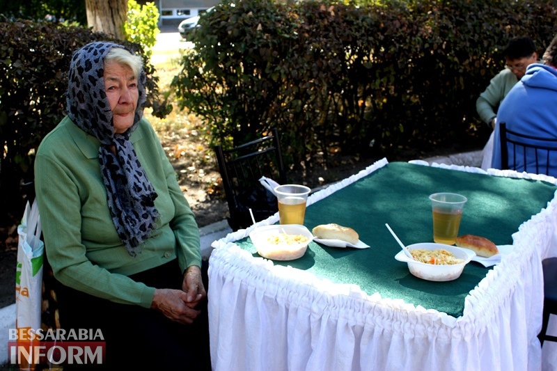 Благотворительный обед для пожилых людей в Измаиле - учащиеся ЦПТО обслужили пенсионеров