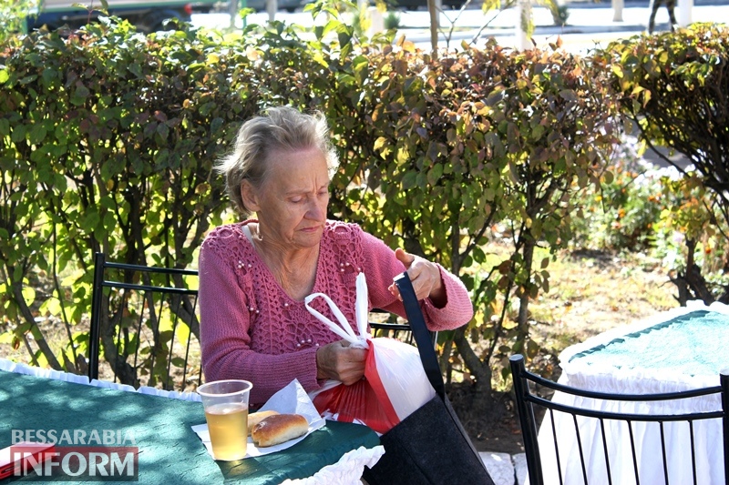 Благотворительный обед для пожилых людей в Измаиле - учащиеся ЦПТО обслужили пенсионеров как в ресторане