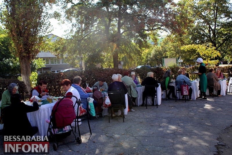 Благотворительный обед для пожилых людей в Измаиле - учащиеся ЦПТО обслужили пенсионеров как в ресторане