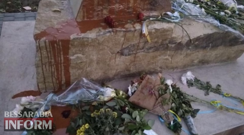 В Татарбунарах осквернили памятный крест защитникам Украины