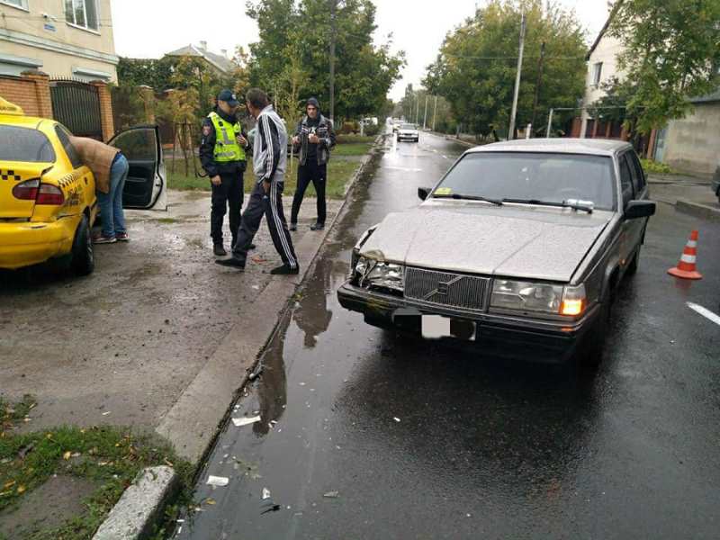 Не уступил дорогу: в Измаиле произошло ДТП с участием таксы