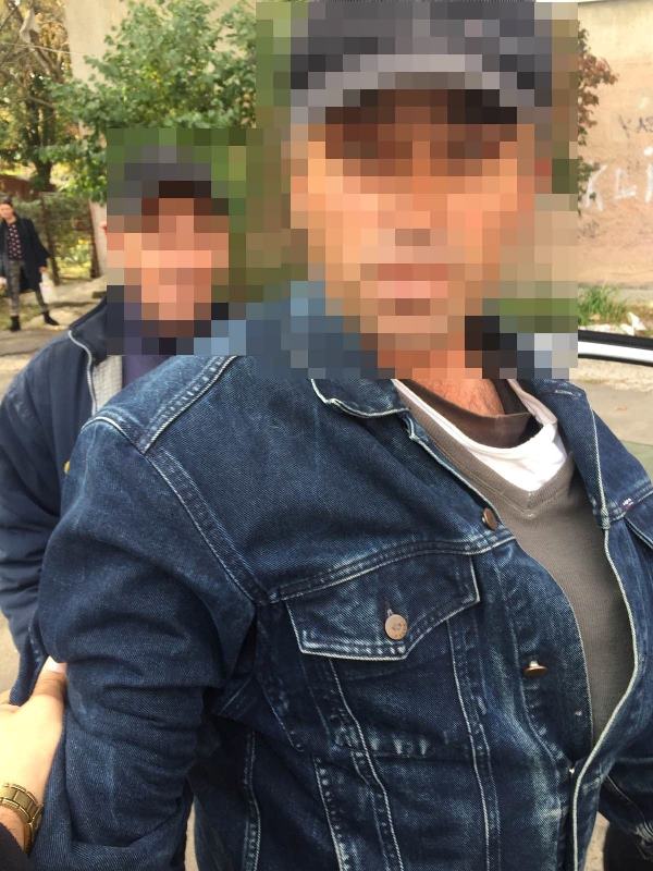 Словили по горячим следам: житель Белгород-Днестровского района обворовал 9-летнего мальчика, который не растерялся и тут же вызвал полицию.