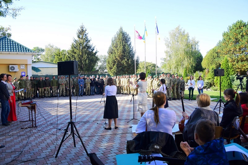 В Измаиле детская музыкальная школа №2 ко Дню защитника Украины подарила праздничный концерт пограничникам