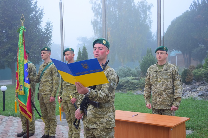 Присяга для "новеньких" и медали для "стареньких": в Измаильском погранотряде прошел торжественный воинский ритуал